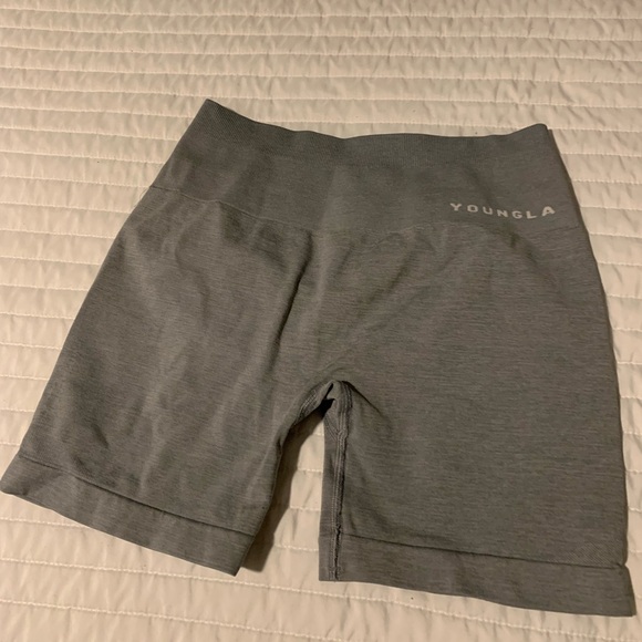YoungLA Women's Gray Shorts Size Medium Scrunch Shorts EUC - Picture 1 of 4